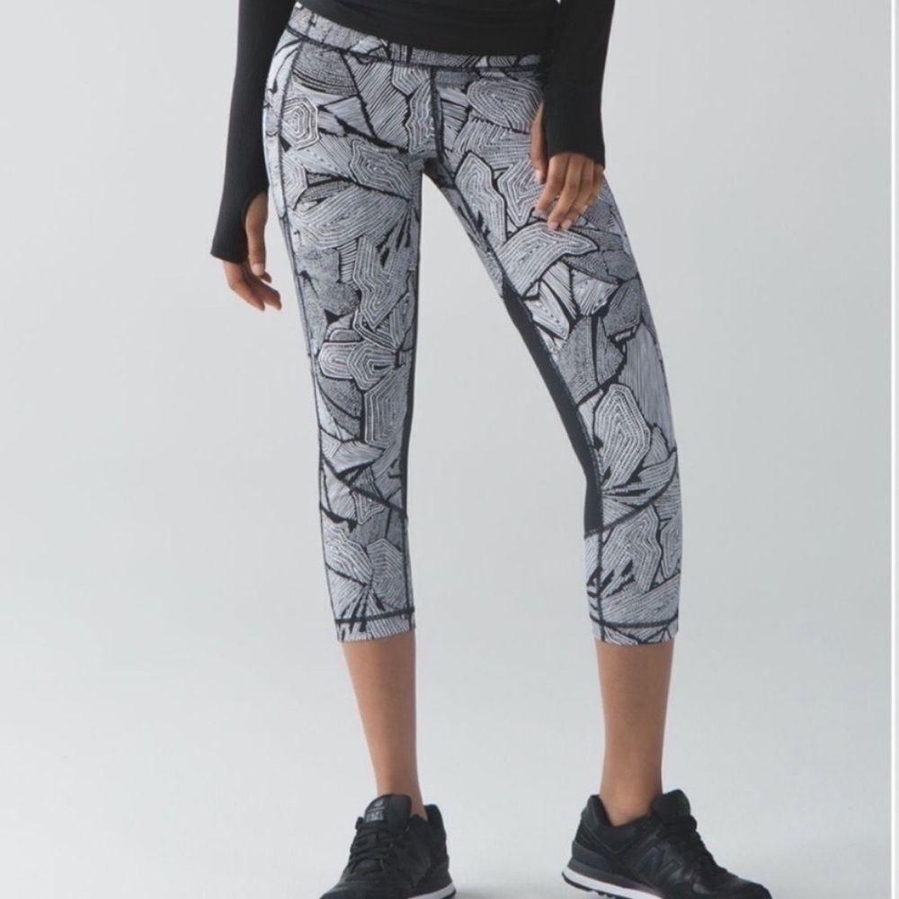 LULULEMON | Pace Rival Crop Leggings Dottie Tribe White Black Women’s Size 4